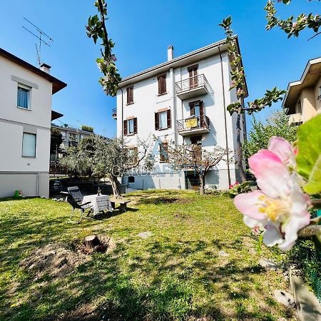 Ares Apartment - Vicino Al Lago Di Garda E Alla Stazione Treno Desenzano del Garda Eksteriør billede