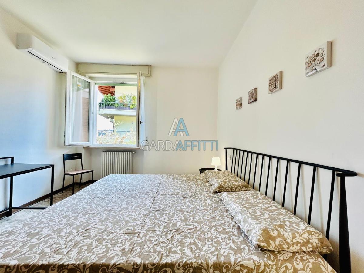 Ares Apartment - Vicino Al Lago Di Garda E Alla Stazione Treno Desenzano del Garda Eksteriør billede