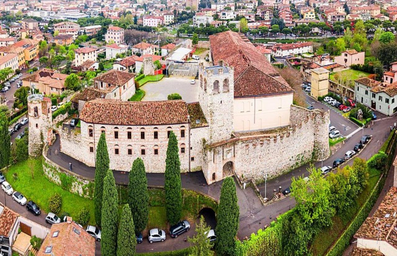 Ares Apartment - Vicino Al Lago Di Garda E Alla Stazione Treno Desenzano del Garda Eksteriør billede